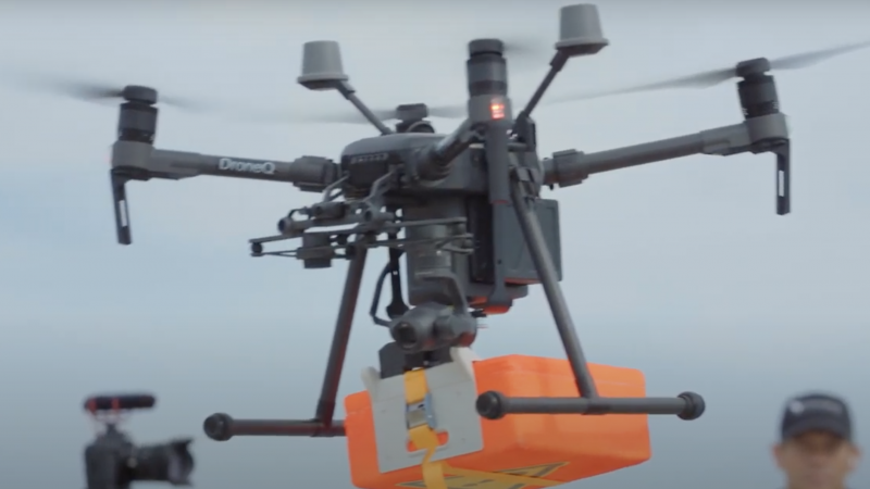 ‘Pioneering Spirit’ krijgt pakje in Rotterdam per drone afgeleverd